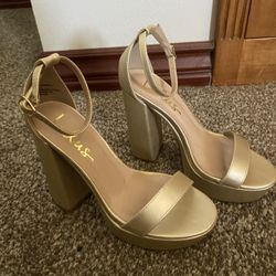 LuLus Gold Ankle Heels Sz.6