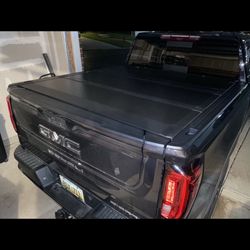 Sierra denali Carbon pro Tri-Fold Hard Tonneau