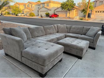 Gray Sectional Couch 🚛🚚 Free Delivery 🚛🚚