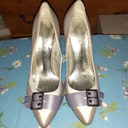 Heels like new aligator skin used 1 or 2 times size 7