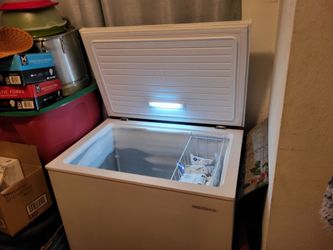 Insignia Chest Freezer White