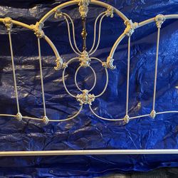 Antique White Cast Iron Bed