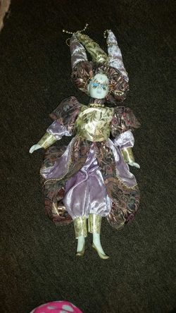 Beautiful condition Mardi grass type doll a foot-and-a-half tall excellent condition