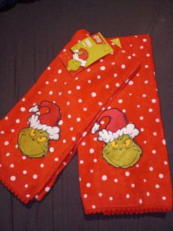 Grinch towel set new both for $10 pick up in Edinburg no holds