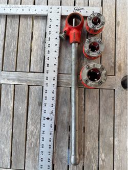 Ridgid 00-R Pipe Threader & 3 Die Heads- 1/2",  3/4",  1"