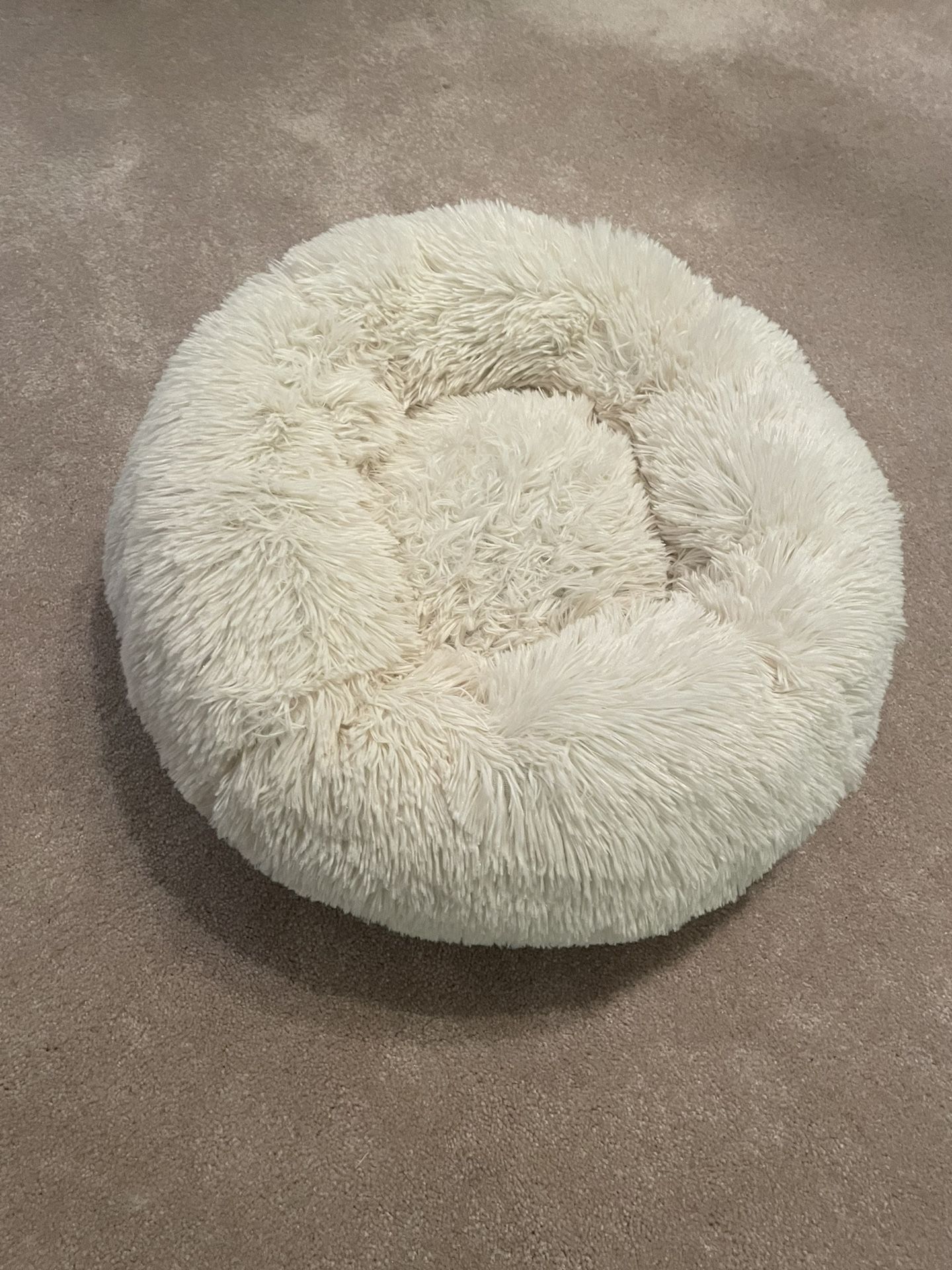 Fluffy Soft White Cat Bed Brand New