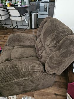Brown Recliner Chair – Comfortable & Clean