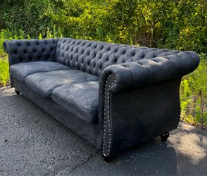 🚚 Black Chesterfield Tufted Sofa