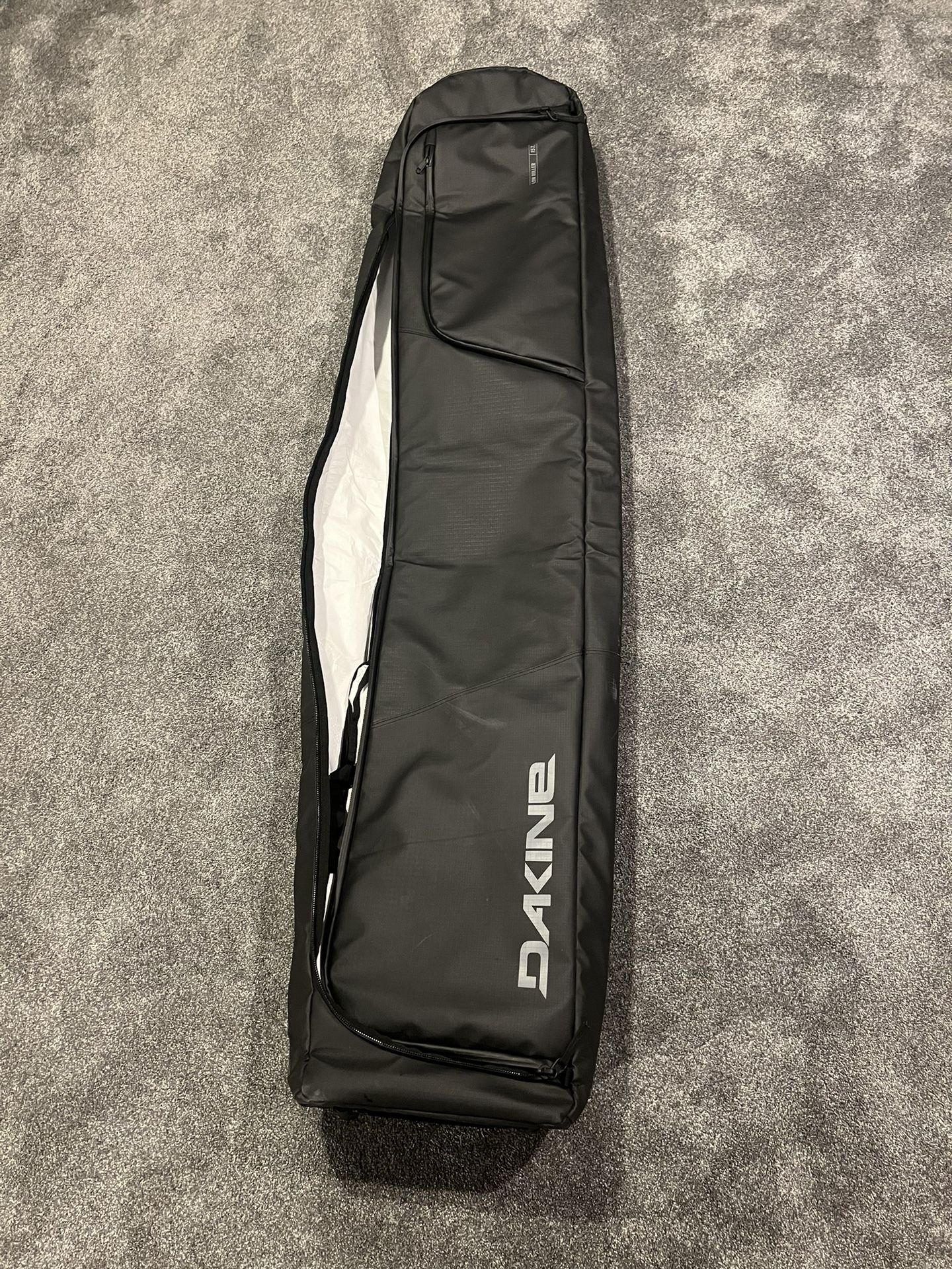 BRAND NEW - Dakine Low Roller 157cm Black 600D Coated Snowboard Bag
