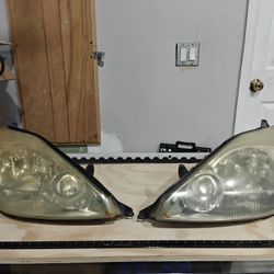 2004 Toyota Sienna Head Lights