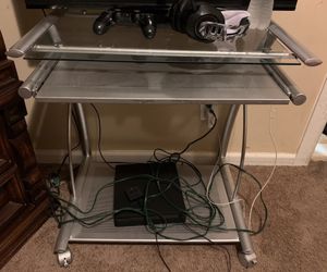 Desk for any kind of monitor