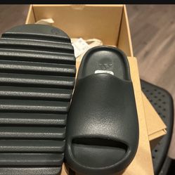 Kids Yeezy Slides 