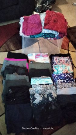 36 pcs of ladies size 3 and 4 x clothes