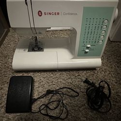 Sewing Machine (SINGER)