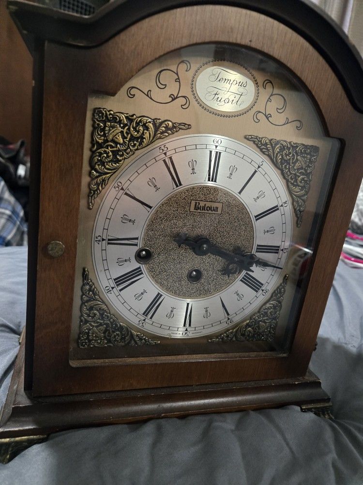 Beautiful Mantle Clock Bulova Tempus Fuiot NO Flaws SEE All Picks