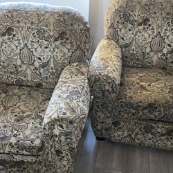 2 Recliners 