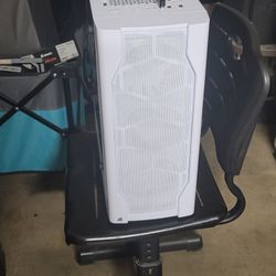 WHITE FRACTAL GAMING PC