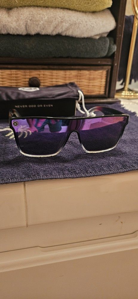 Nevens Mens Sunglasses ( Nomad Lengends )