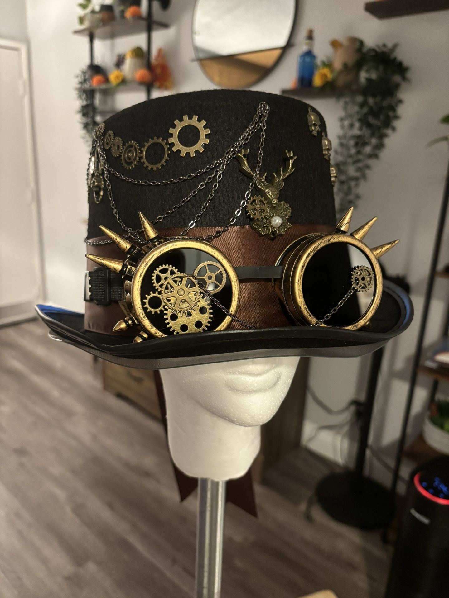 Costume Hat & Clip On Accessory 