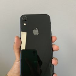 ⚫️📱 iPhone Xr 128 GB Unlocked BH83% 🔋 Case And Headphones For Free 👌🏻⚫️