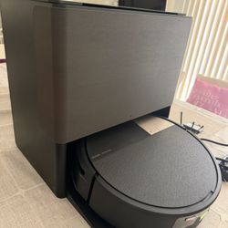 iRobot Roomba Max 705 Combo Robot Vacuum & Mop + AutoWash Dock