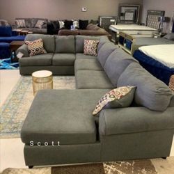 Jayceon Steel Sectional Oversized 🛋️Ashley Brand New 