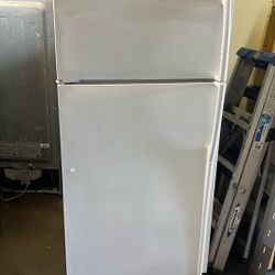 MAYTAG TOP FREEZER REFRIGERATOR APARTMENT SIZE 
