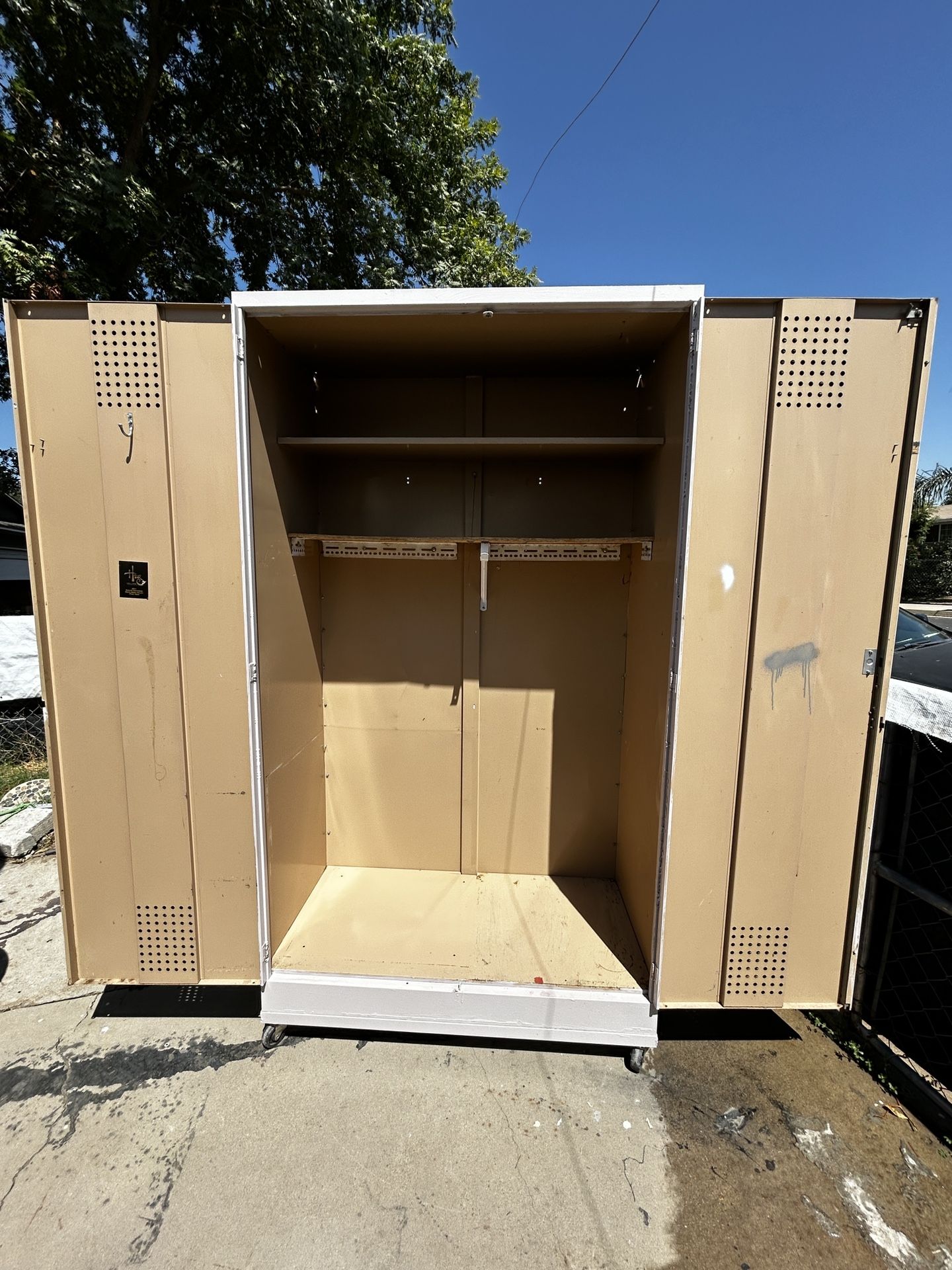 Outdoor Cabinet / Locker