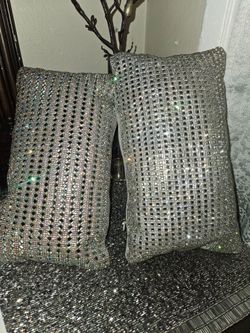 Set 2 of decorative pillows