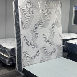 Mattress set Cash or in delivery free delivery. Just call when you’re ready. 708-289-7715 huge sale. I work seven day a week.