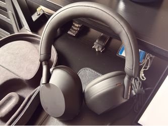 Sony WH-1000XM5 Wireless Noise Cancelling Headphones - Black (Like New)