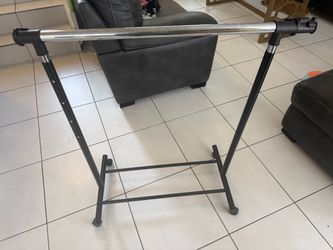 Adjustable clothes rack on wheels