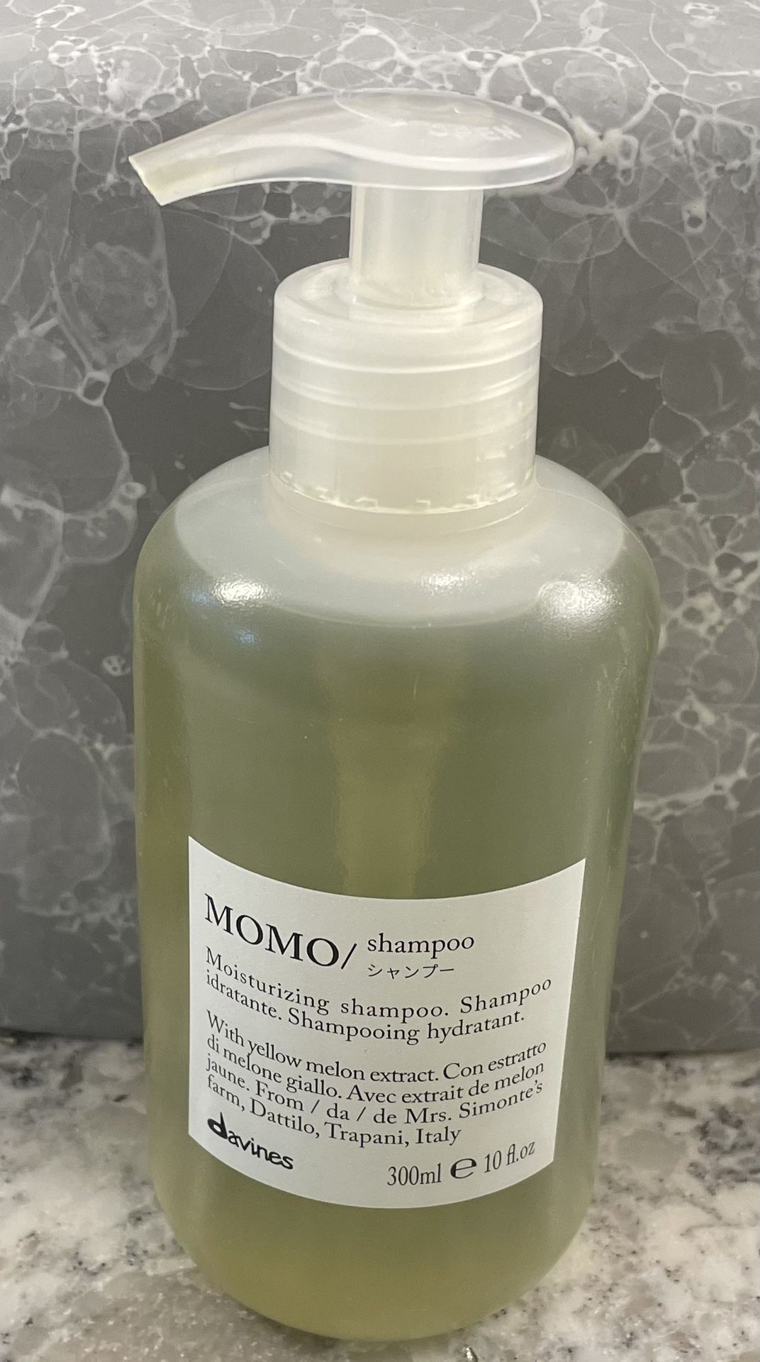 Davines Momo Moisturizing Shampoo -(10 fl oz or 300 ml)