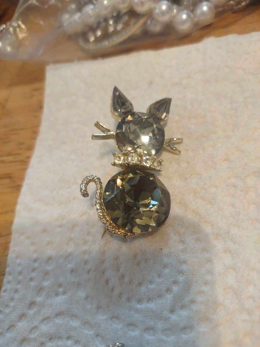 Cat Brooch Smoke Stone Pin