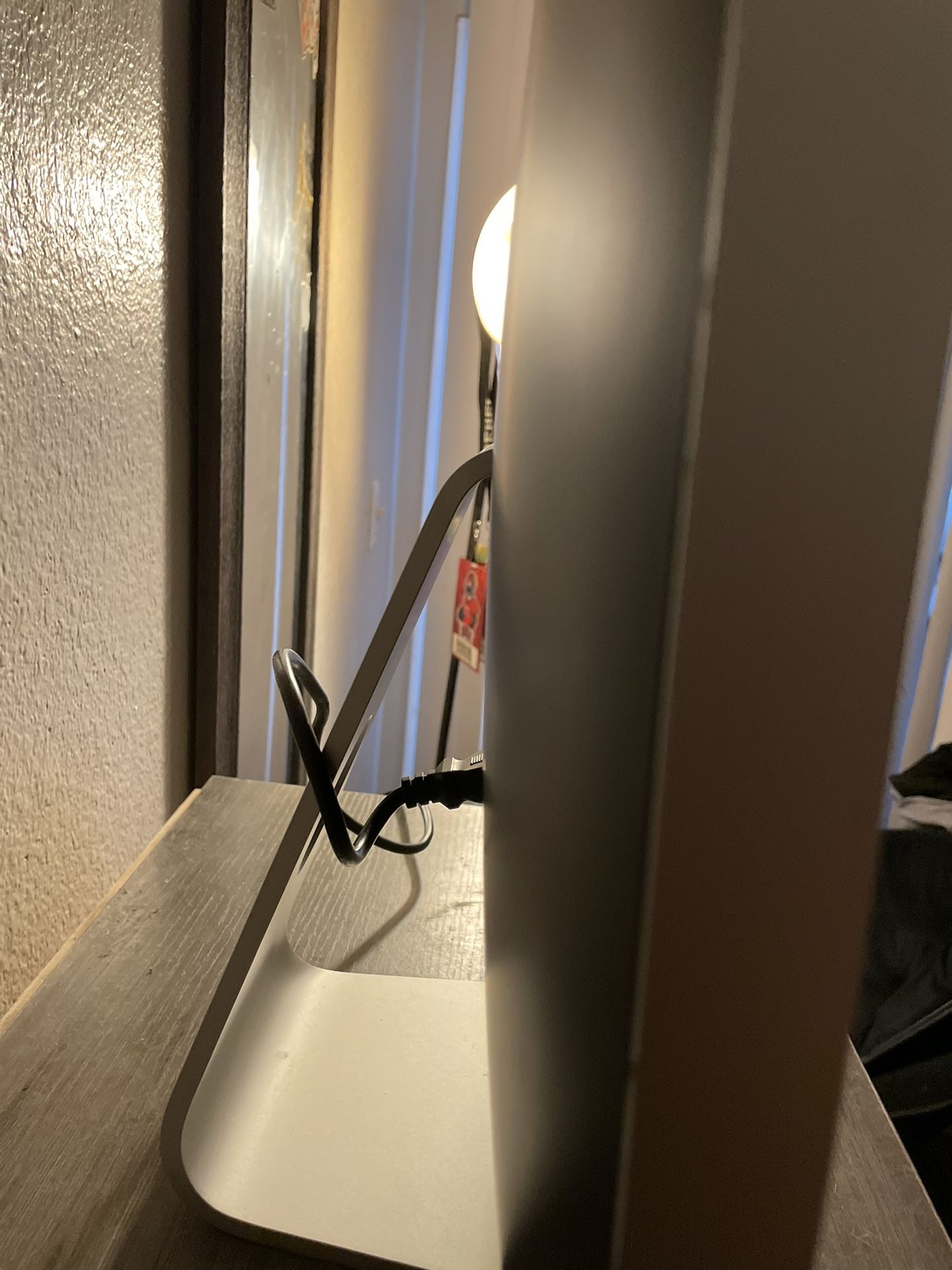 Apple Computer Closed Good Condition Never Used