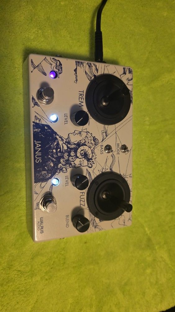 Walrus Audio Janus Fuzz/Tremolo with Joystick Control