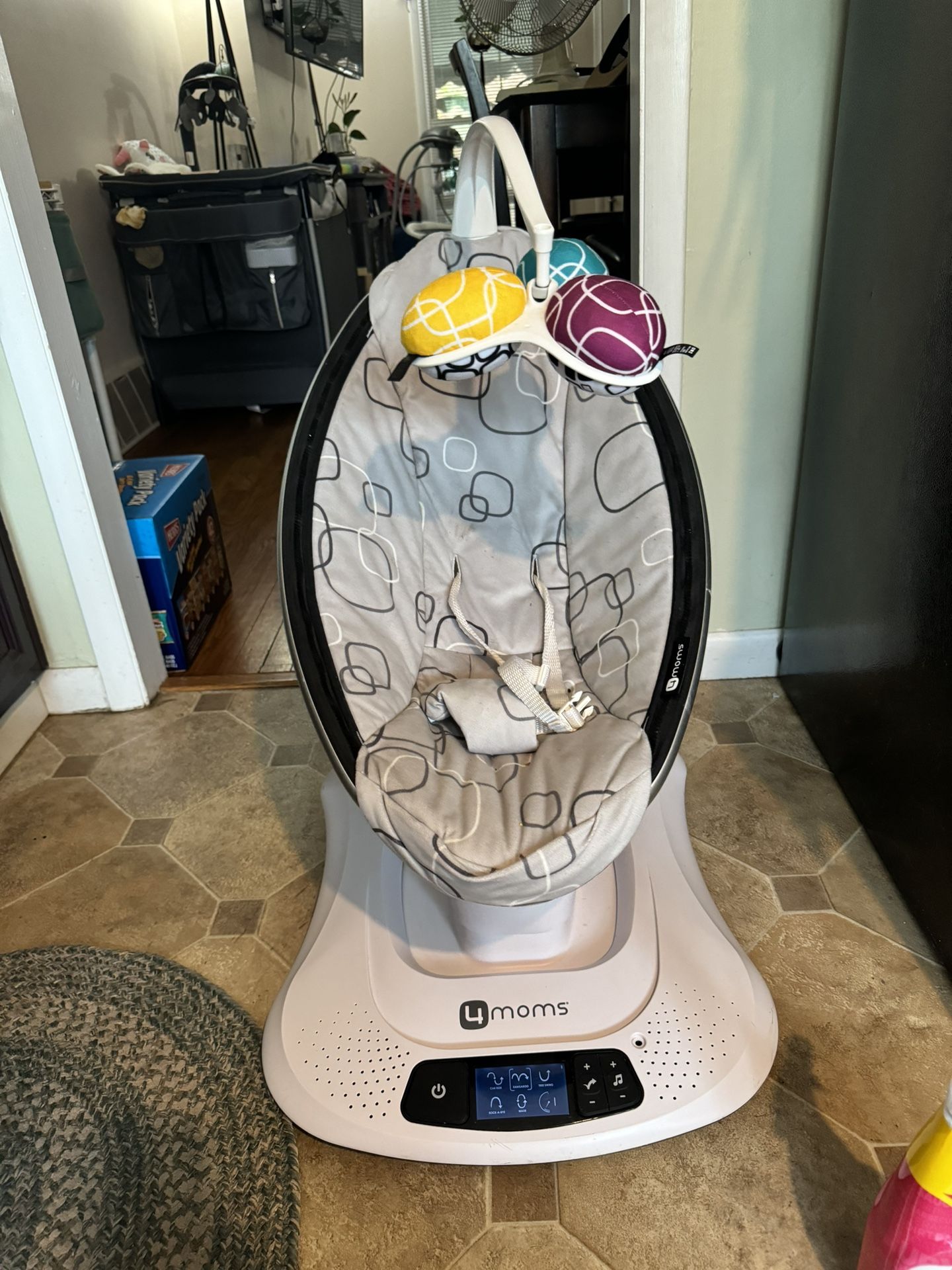 4 Moms MamaRoo Multi-Motion Baby Swing