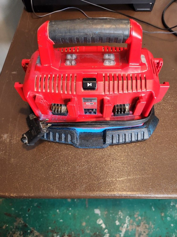 Milwaukee 6 Pack Charger