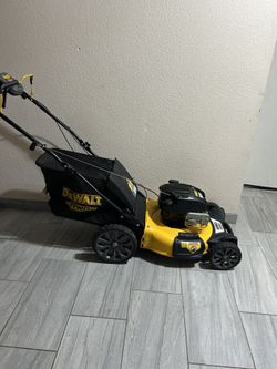 Dewalt Self Propelled Gas Lawnmower used in great condition