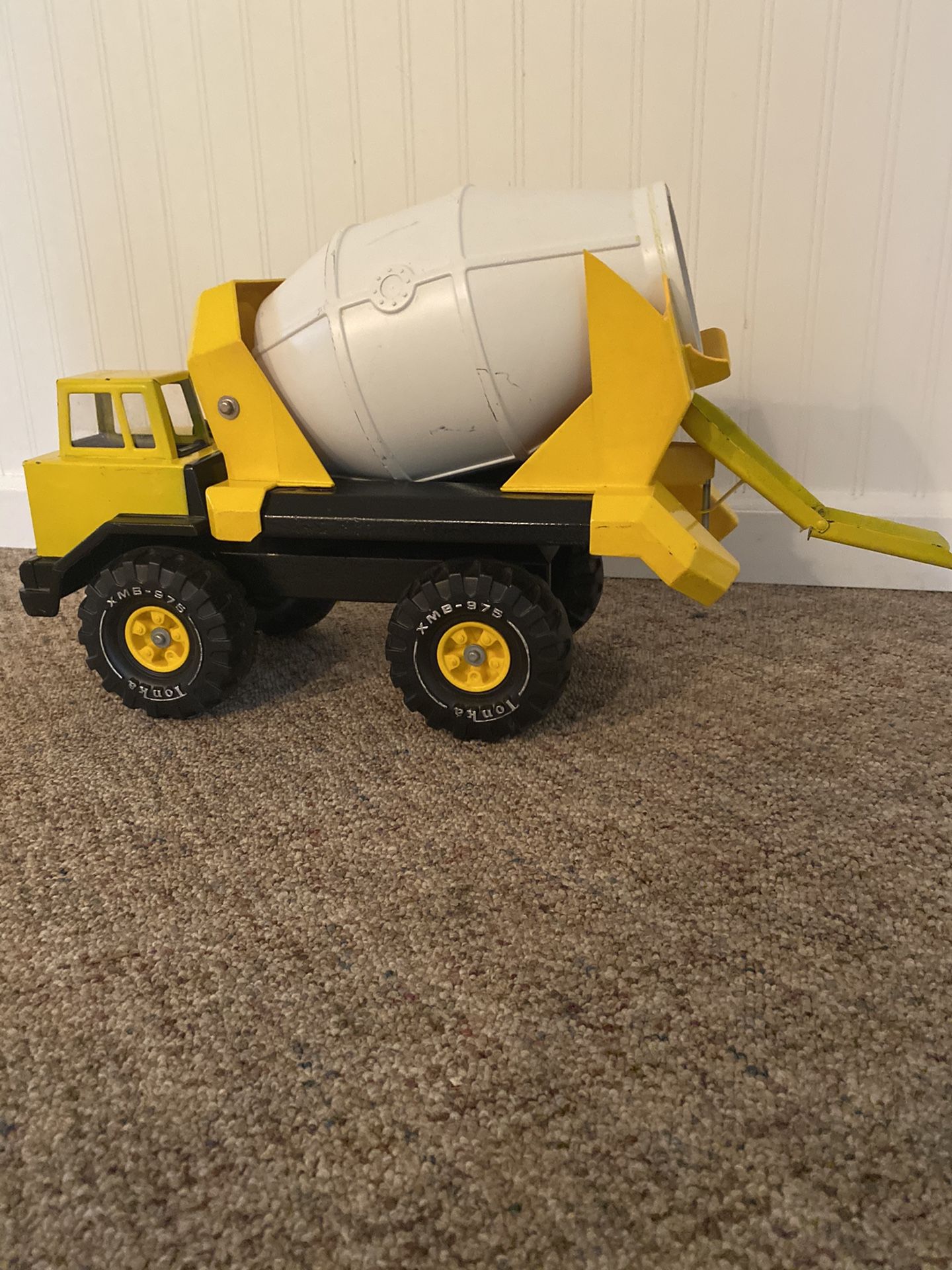 TONKA CEMENT TRUCK !! VINTAGE GOOD CONDITION !!