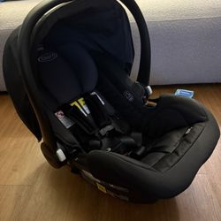 Gracia Snugride Car Seat.
