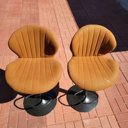 2 Barstools