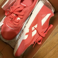 coral reebok’s kids 4.5 