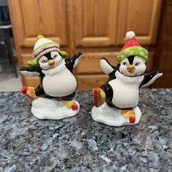 Vintage Ceramic Adorable Penguin Pair of Salt & Pepper Shakers. Size approximately 3 inches tall. Brand New Never Used