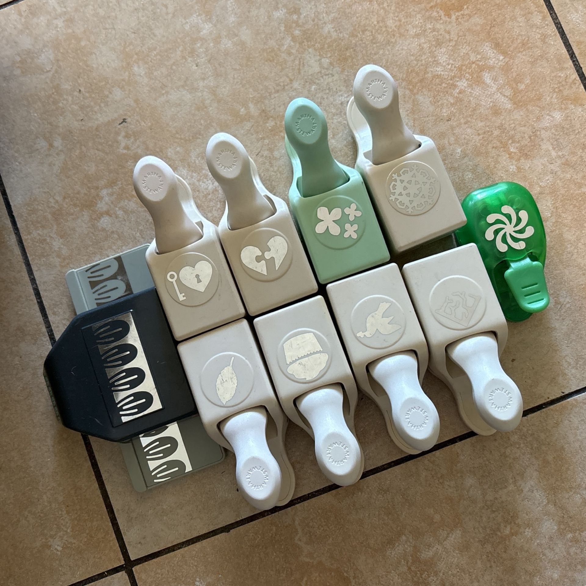 Martha Stewart Whale Tail Double Craft Punch