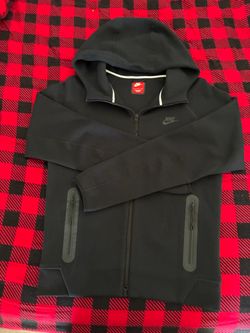 Black Nike tech