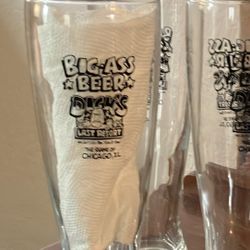 Dick’s Last Resort Big-Ass Beer Pilsner Glasses