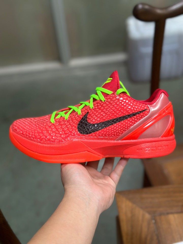 đđ§lđ˛ đĢđđŠlđ˛ đ¨đ§ đG : đđđđ¤đĸđđ¤đŦđđđ Kobe 6 Protro Reverse Grinch