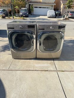 LG Mega Capacity Washer/Dryer (Electric Dryer) 30 day warranty