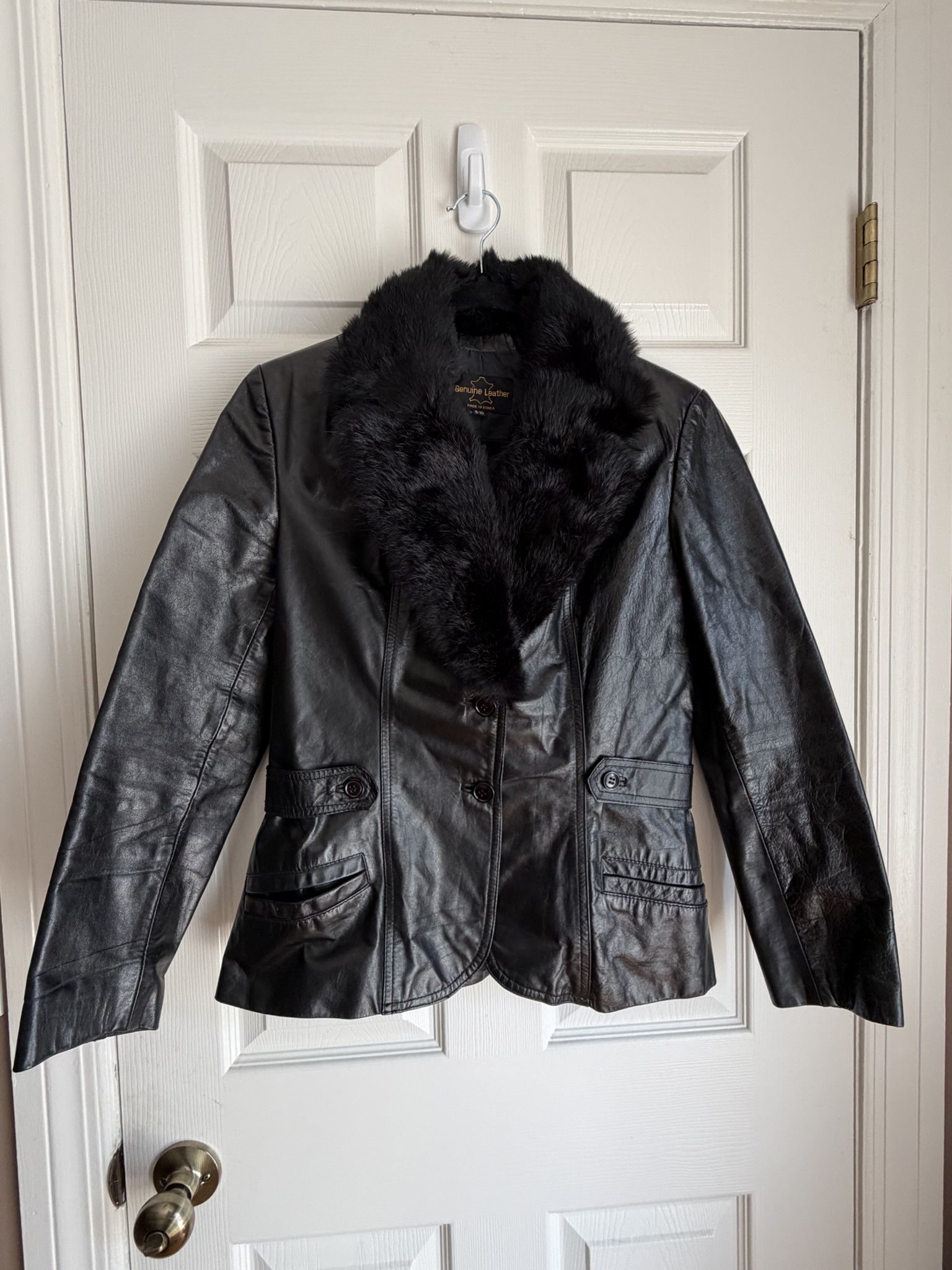 Vintage V-neck leather jacket with fur collar dark retro Women's size 9/10